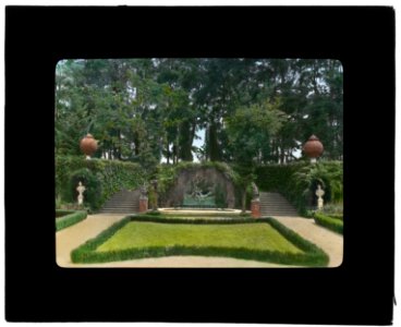 Burrwood, Walter Jennings house, Cold Spring Harbor, New York. Sunken garden and fountain LCCN2007685903