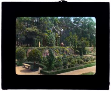 Burrwood, Walter Jennings house, Cold Spring Harbor, New York. Sunken garden, evergreens LCCN2007685921