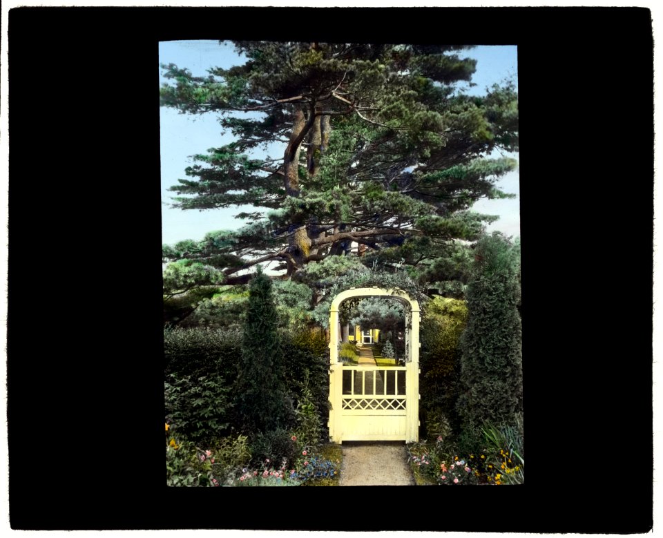 Chailey, Charles William Moseley house, Newburyport, Massachusetts. Flower garden gate LCCN2008676061