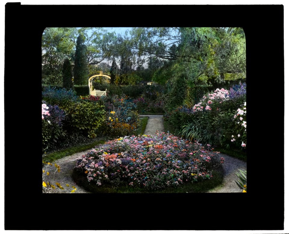 Chailey, Charles William Moseley house, Newburyport, Massachusetts. Flower garden LCCN2008676053