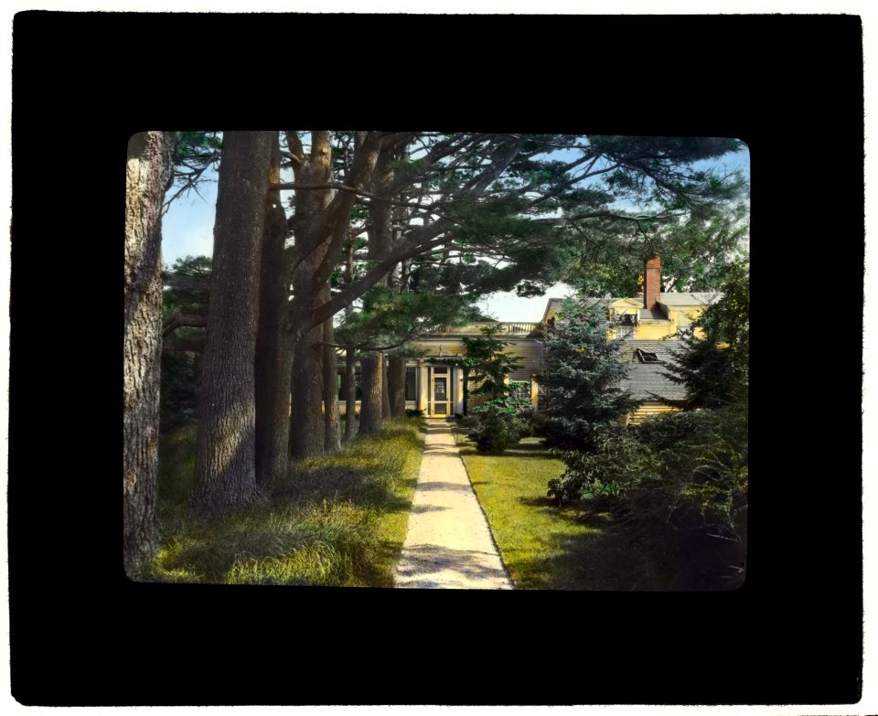 Chailey, Charles William Moseley house, Newburyport, Massachusetts. Pathway from flower garden to house LCCN2008676062