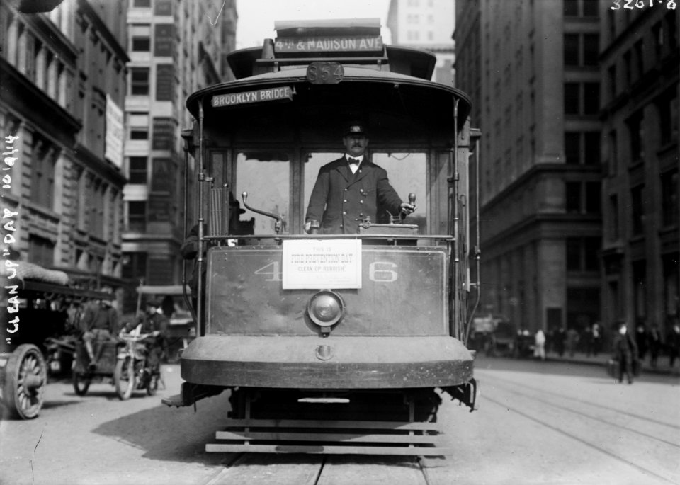 Clean Up day - street car - 4th and Madison Ave. LCCN2014697786