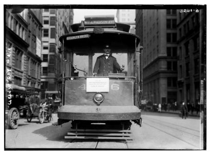 Clean Up day - street car - 4th and Madison Ave. LCCN2014697786