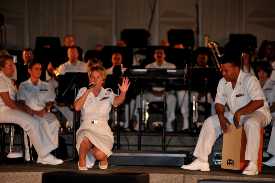 Concert on the Avenue (4943233267)