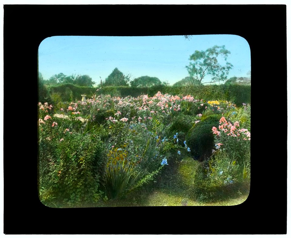 Claverack, Colonel Thomas Henry Barber house, Halsey Neck Lane, Southampton, New York. West garden LCCN2008675795