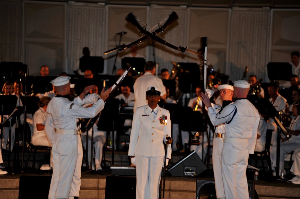 Concert on the Avenue (4943818998)
