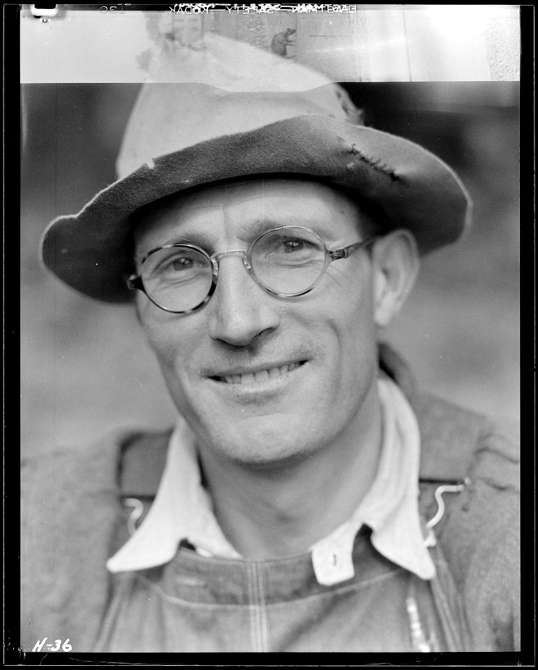 Curtis Stiner, an example of the mountain farmer of East Tennessee. `I love my mountains, and I want to stay right... - NARA - 532660
