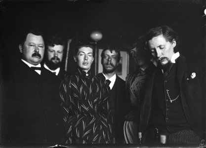 De Tachtigers v.l.n.r. Willem Versluys, Hein Boeken, Annette Versluys-Poelman, Charles van Deventer, Mieb Pijnappel en Willem Kloos