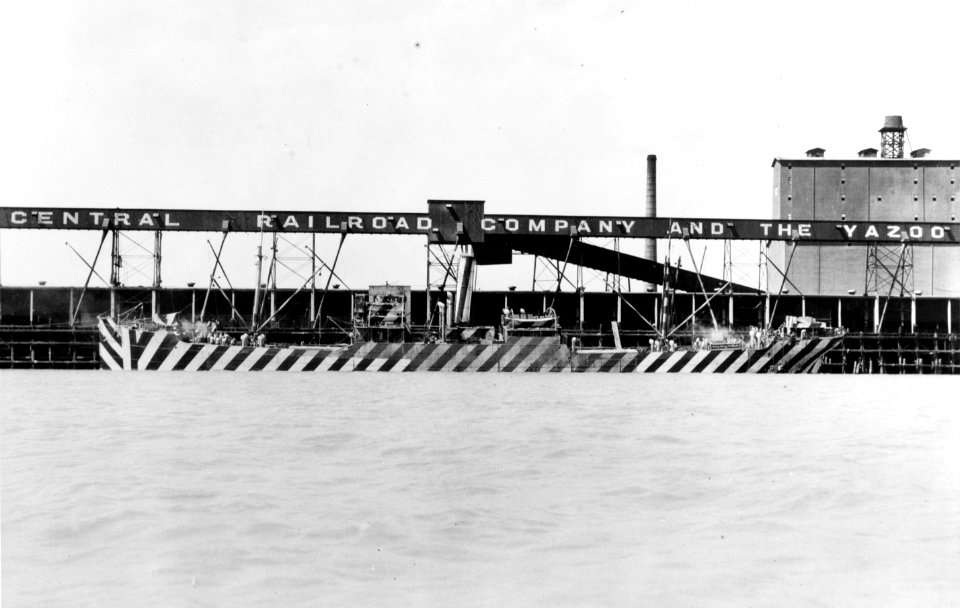 Dazzle camouflaged freighter - 19-N-14786