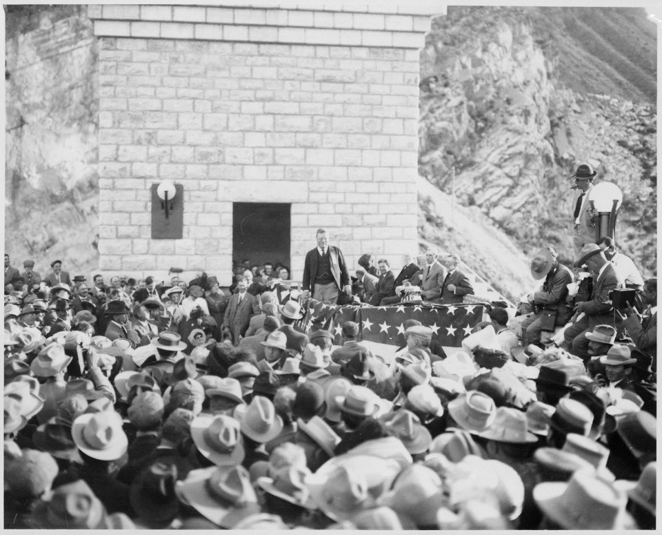 Dedication ceremonies of Roosevelt Dam (Arizona Territory), Col. Roosevelt speaking, March 18, 1911. By Lubkin - NARA - 531561