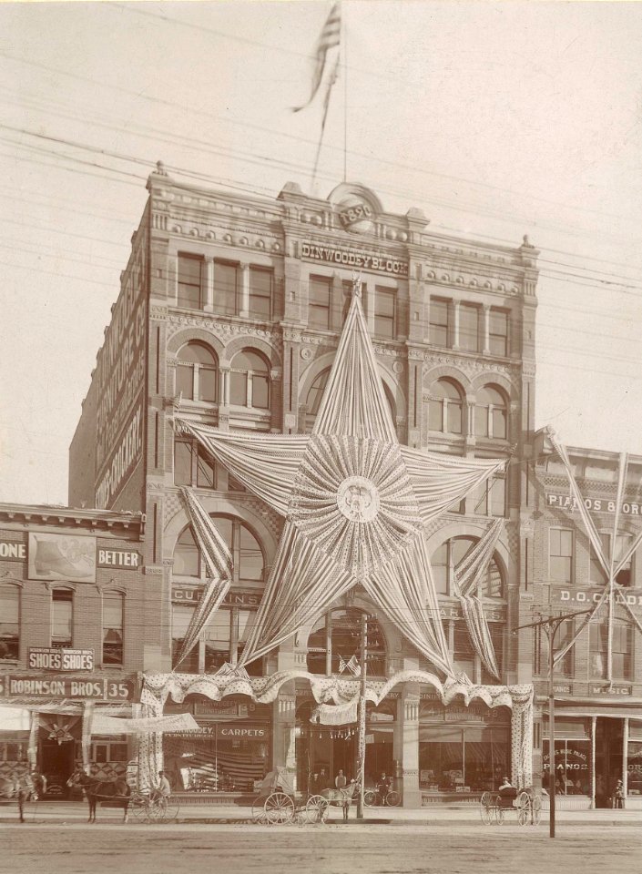 DIN WOODEY BLOCK 1890- Statehood celebration (cropped)