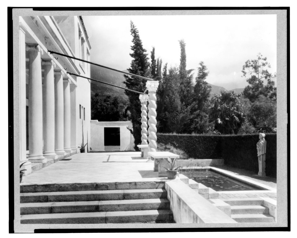 El Fureidis, James Waldron Gillespie house, Parra Grande Lane, Montecito, California. Terrace with ocean view LCCN2004669758