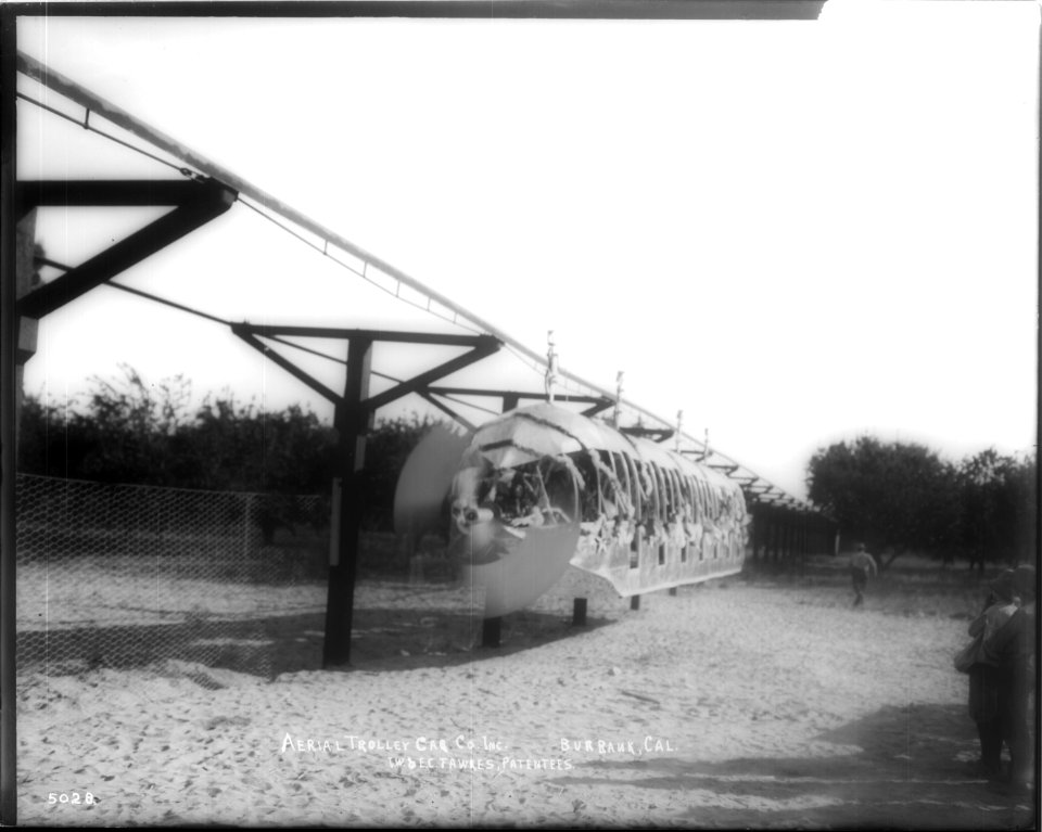 Fawkes' Folly, an experimental monorail car built by J.W. Fawkes in Burbank, ca.1910 (CHS-5028)