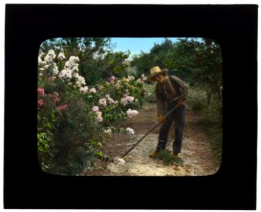 Fenimore, James Stetson Metcalfe house, Bedford Hills, New York. Portrait of gardener LCCN2007686309