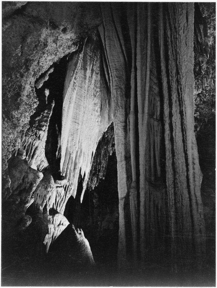 Formations - detail, formations 'in the Queen's Chambers,' at the entrance. Carlsbad Caverns National Park, New Mexico - NARA - 520036