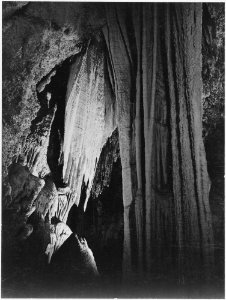 Formations - detail, formations 'in the Queen's Chambers,' at the entrance. Carlsbad Caverns National Park, New Mexico - NARA - 520036