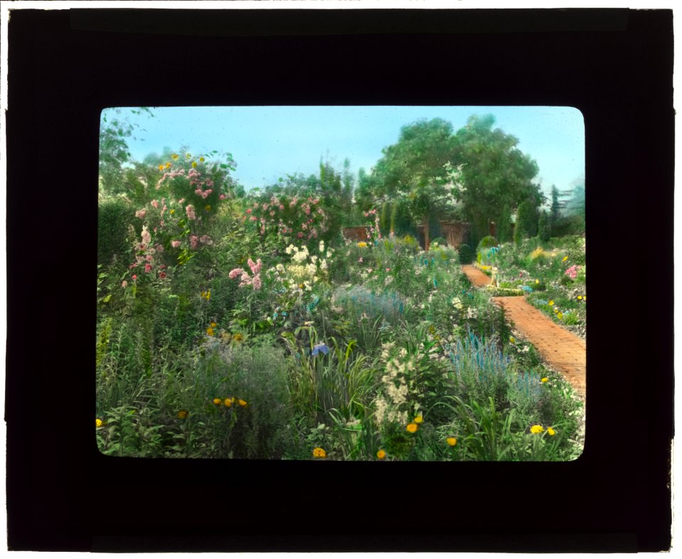 Gardenside, Frederick Augustus Snow house, Ox Pasture Road, Southampton, New York. Flower garden LCCN2007685948