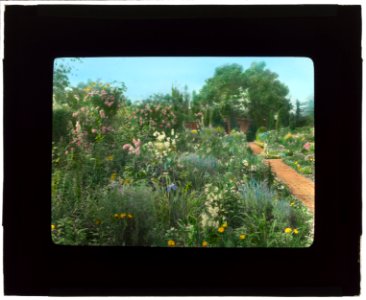 Gardenside, Frederick Augustus Snow house, Ox Pasture Road, Southampton, New York. Flower garden LCCN2007685948