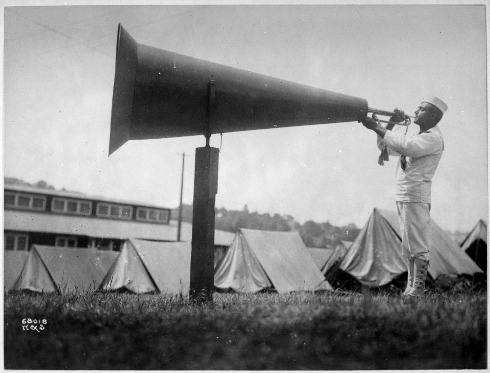 Getting em up at U.S.Naval Training Camp, Seattle, Washington. Webster & Stevens. - NARA - 533698