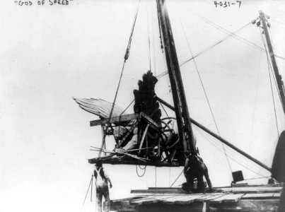 God of Speed, Statue of Mercury being hoisted to top of AT&T Building, New York LCCN2016652418