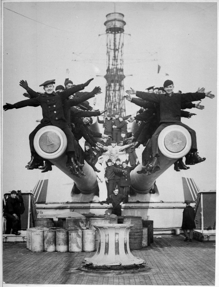 Gobs and Guns. A scene aboard the U.S.S. Texas, just back from foreign waters, showing the gobs enjoying a little... - NARA - 533699