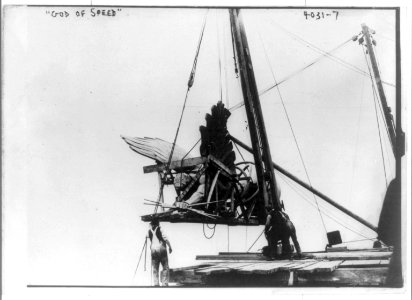 God of Speed, Statue of Mercury being hoisted to top of AT&T Building, New York LCCN2016652418
