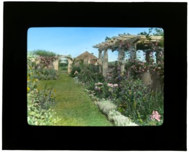 Gray Gardens, Robert Carmer Hill house, Lily Pond Lane, East Hampton, New York. View east to pergola LCCN2007685905
