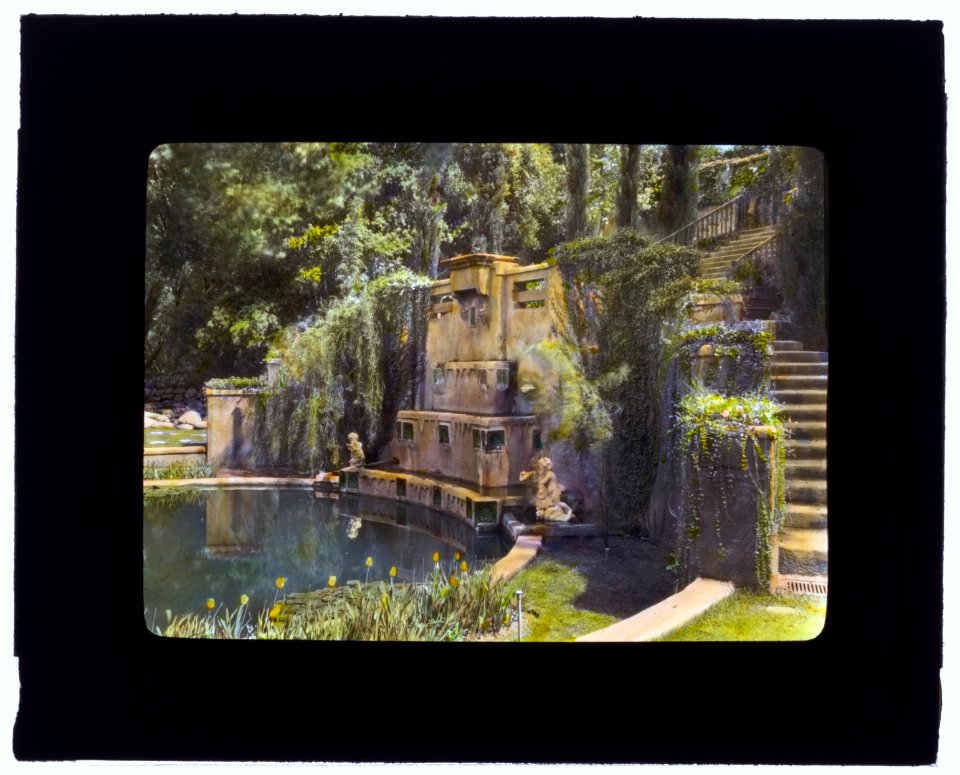 Il Paradiso, Mrs. Dudley Peter Allen house, 1188 Hillcrest Avenue, Oak Knoll, Pasadena, California. Lower garden stairs LCCN2008679235