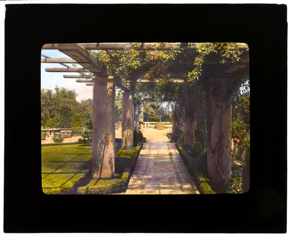 Il Paradiso, Mrs. Dudley Peter Allen house, 1188 Hillcrest Avenue, Oak Knoll, Pasadena, California. Pergola LCCN2007684865