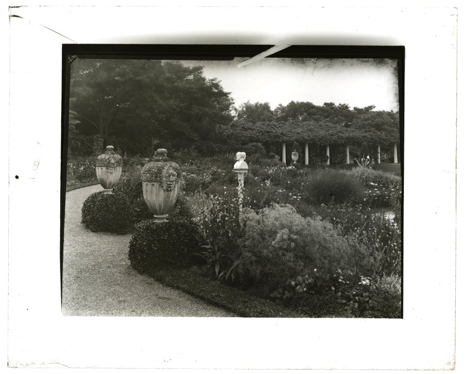 Hammersmith Farm, Hugh Dudley Auchincloss house, Harrison Avenue, Newport, Rhode Island. Pergola in sunken garden LCCN2008680106