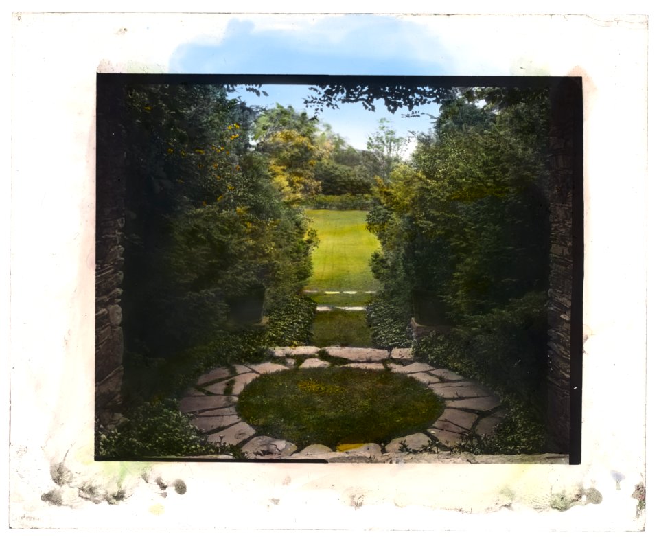 Hammersmith Farm, Hugh Dudley Auchincloss house, Harrison Avenue, Newport, Rhode Island. View from entrance to rock garden LCCN2008680132