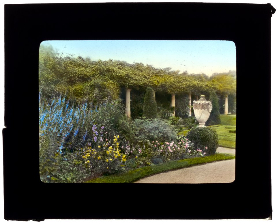 Hammersmith Farm, Hugh Dudley Auchincloss house, Harrison Avenue, Newport, Rhode Island. Pergola overlooking the sunken garden LCCN2008676094