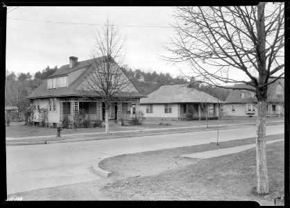Home of one of the workmen employed by Southern Potteries, at Elroy, Tennessee. - NARA - 532762