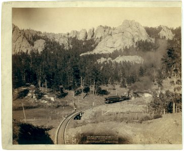 Horse Shoe Curve. On B(urlington) and M(issouri River) R'y. Buckhorn Mountains in background LCCN99613824