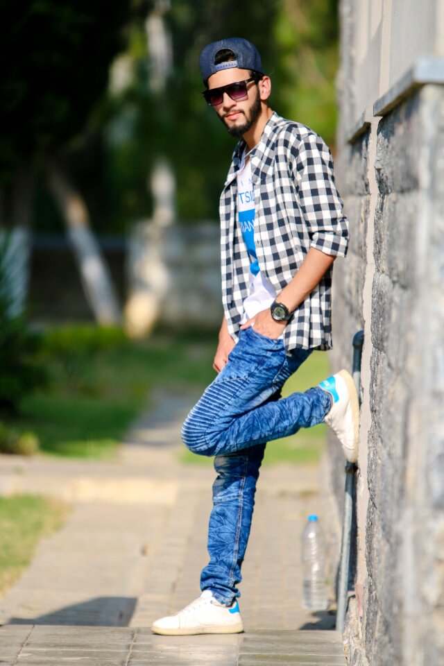 Pose young boy