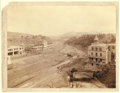 Hot Springs, S.D. From Club House Hill, S.E., showing Minnekahta and Gillespie Hotels. The Fremont, Elkhorn & M.V. Ry., with old town in distance LCCN99613864