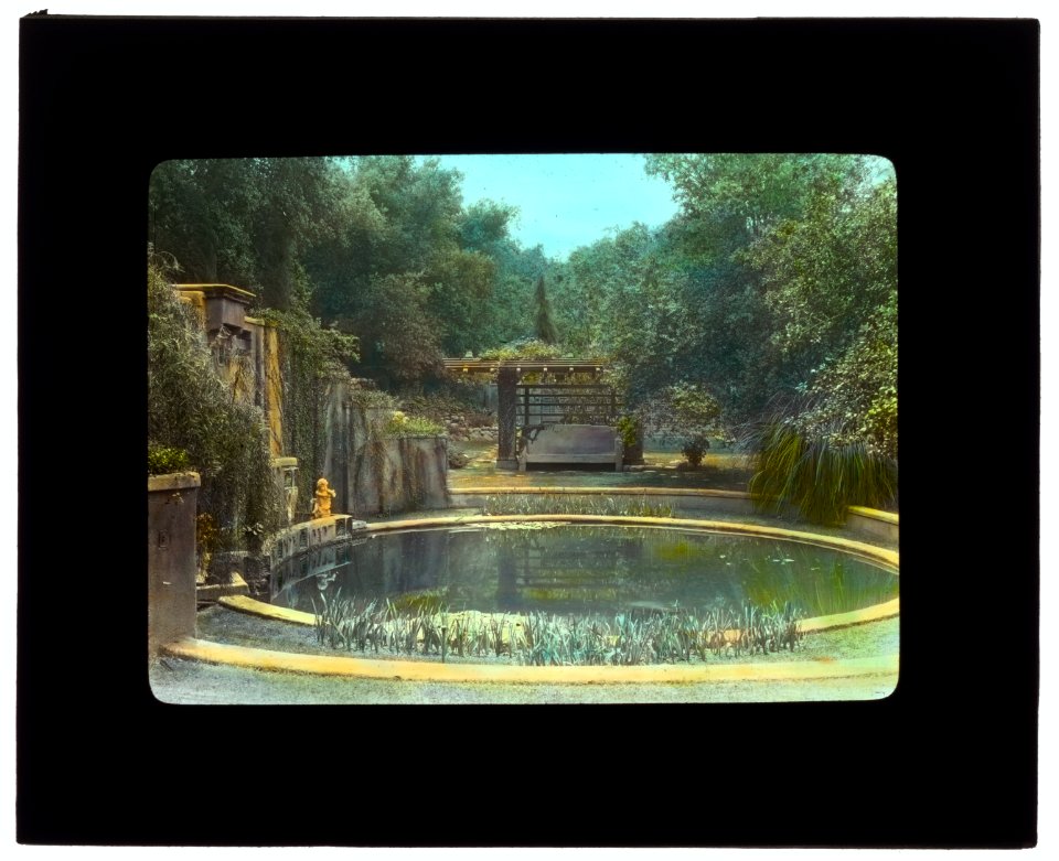 Il Paradiso, Mrs. Dudley Peter Allen house, 1188 Hillcrest Avenue, Oak Knoll, Pasadena, California. Lower garden ornamental pool LCCN2008679236