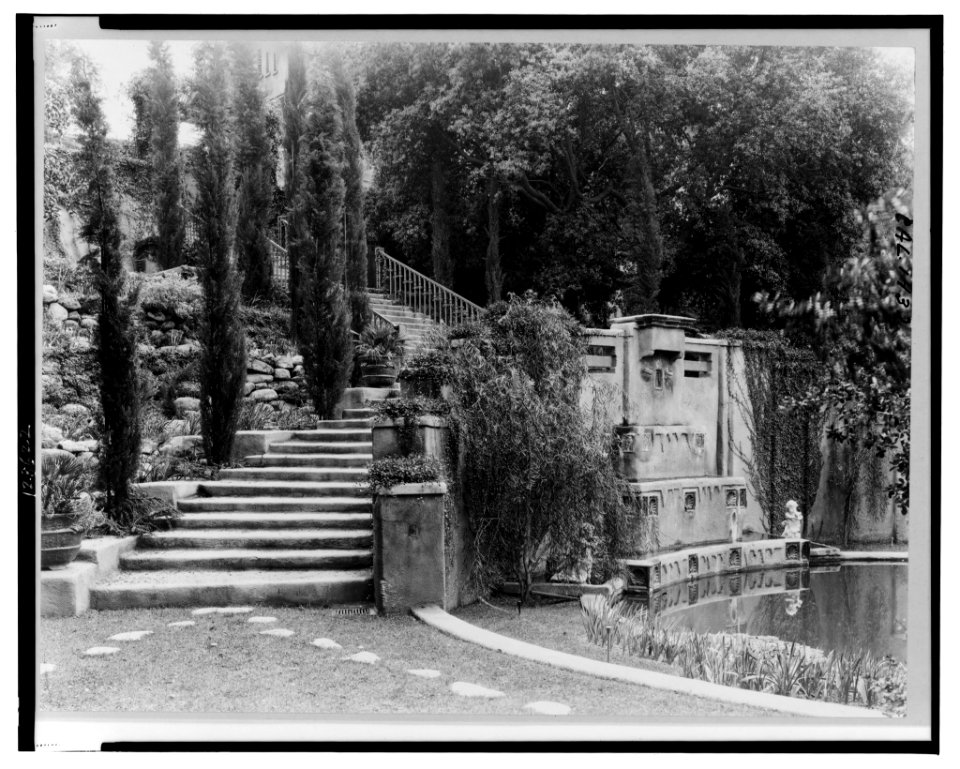 Il Paradiso, Mrs. Dudley Peter Allen house, 1188 Hillcrest Avenue, Oak Knoll, Pasadena, California. Lower garden stairs LCCN2001696886