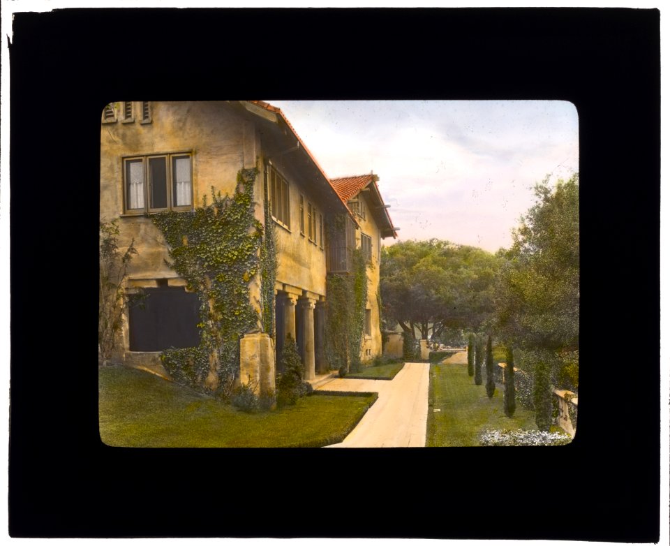 Il Paradiso, Mrs. Dudley Peter Allen house, 1188 Hillcrest Avenue, Oak Knoll, Pasadena, California. Loggia LCCN2007684864