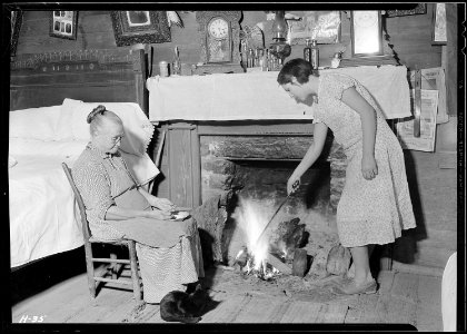 Interior of the home of Harriet Hankins at the site of the planned community near Norris Dam. Harriet Hankins is 73... - NARA - 532659