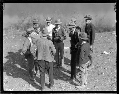 Informal group of Assistant Superintendents and Formen at the Norris Dam site. - NARA - 532720