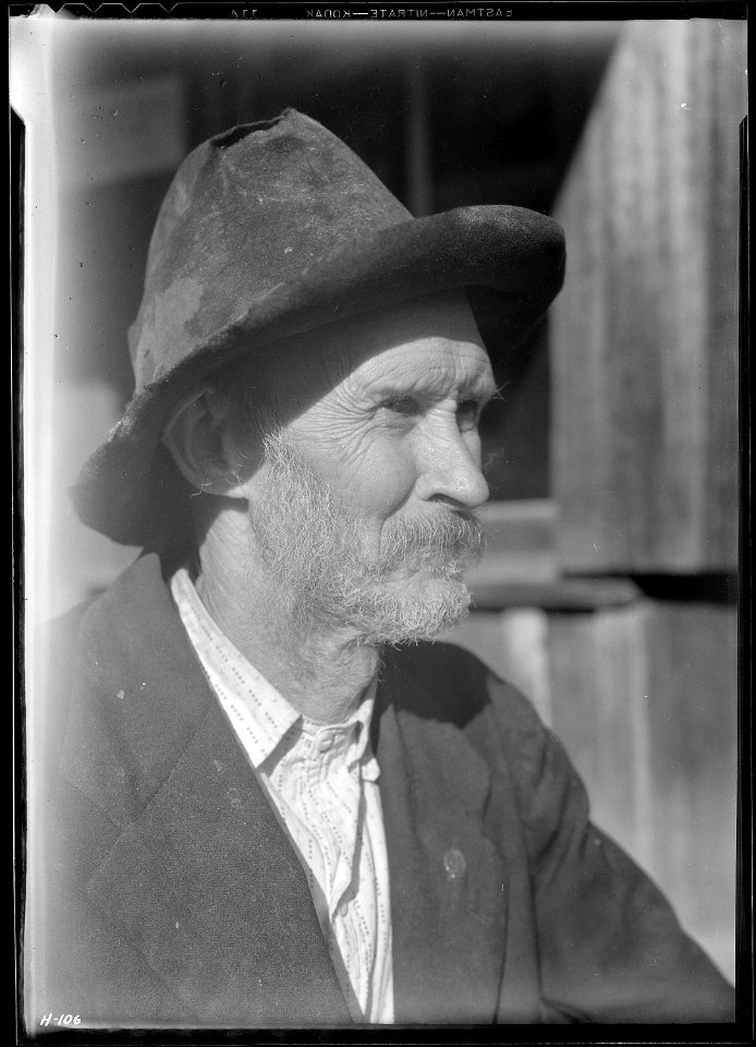 J. C. Nicely, P. O. at Goin, Tennessee. He is 70 years old, was born and reared in Union County, Tennessee. He is of... - NARA - 532724