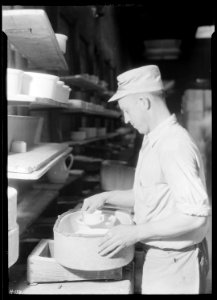 James White, a kiln placer at Southern Potteries, Elroy, Tennessee. White, like others employed at the Potteries... - NARA - 532756