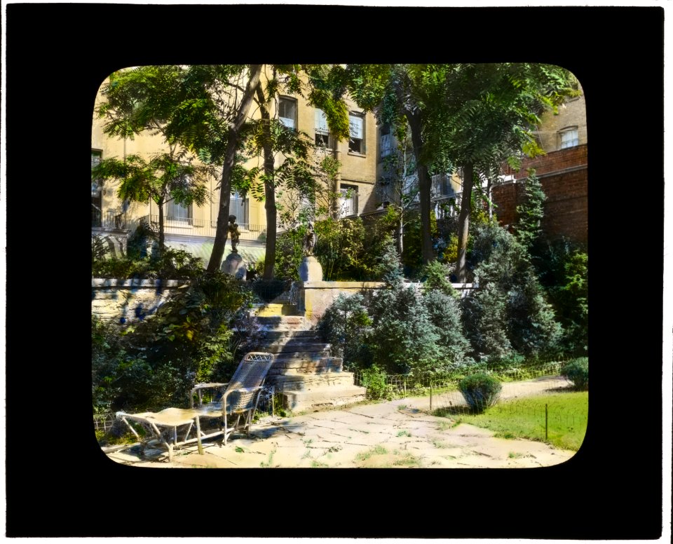 Jones Wood townhouses, East 65th and East 66th Streets between Lexington and Third avenues, New York, New York. View to north terrace LCCN2008675986