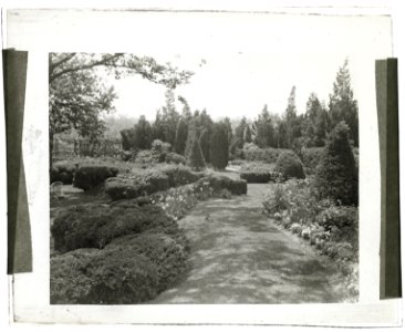 Killenworth, George Dupont Pratt house, Glen Cove, New York. Pathway to Green Garden LCCN2008680004