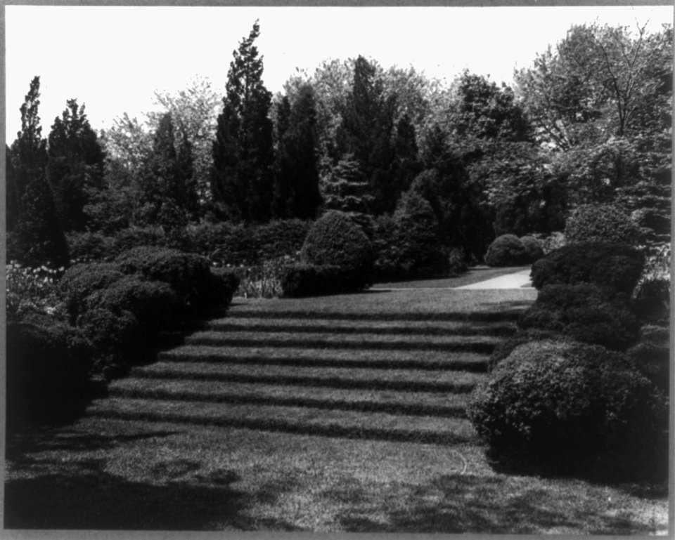 Killenworth, George Dupont Pratt house, Glen Cove, New York. Steps to sunken garden LCCN2002714599