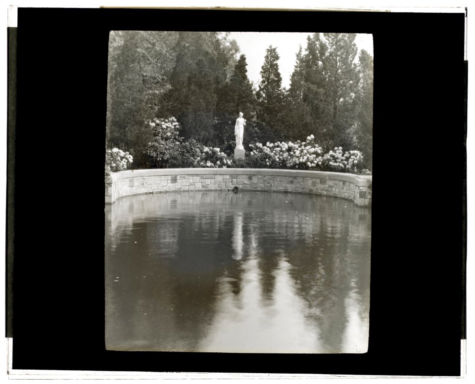 Killenworth, George Dupont Pratt house, Glen Cove, New York. Swimming pool LCCN2008680135