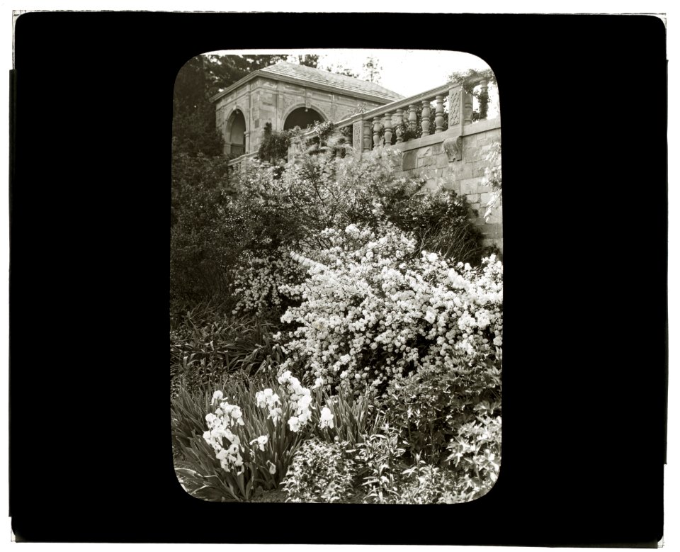 Killenworth, George Dupont Pratt house, Glen Cove, New York. View to tea pavilion LCCN2008680136