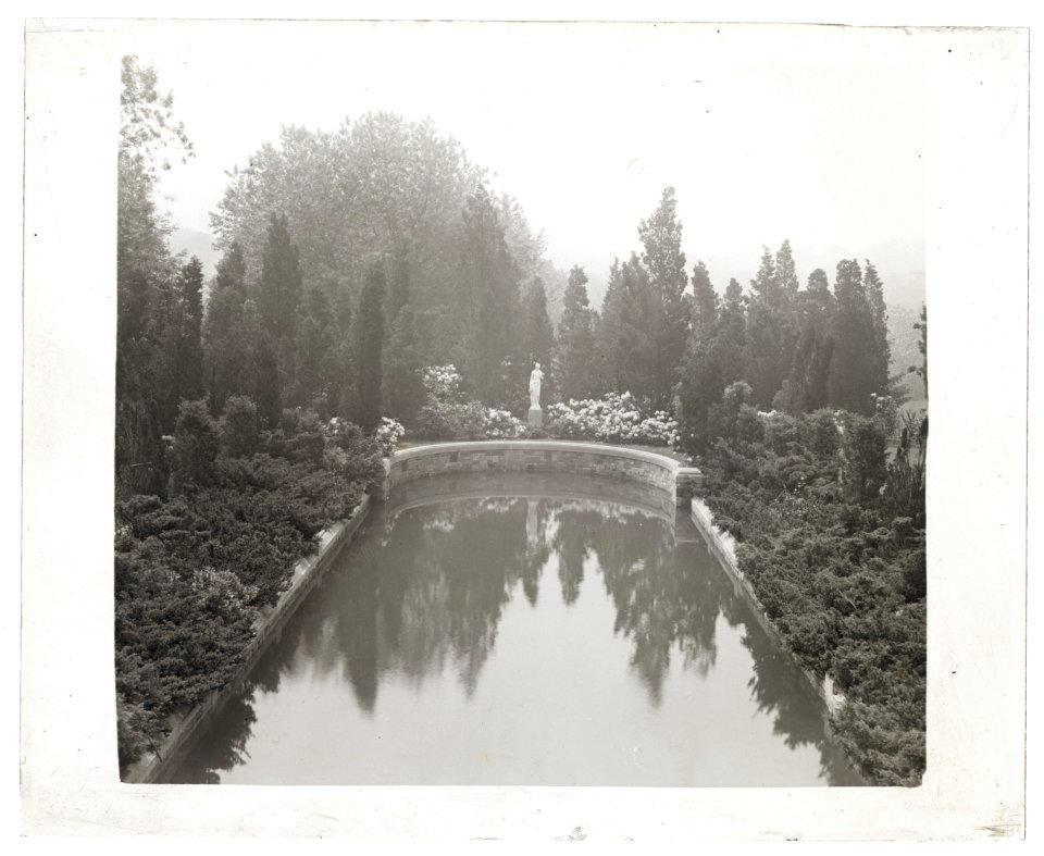 Killenworth, George Dupont Pratt house, Glen Cove, New York. Swimming pool LCCN2008679243