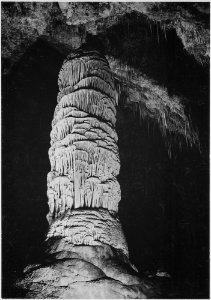 Large formations or dome in the 'Hall of the Giants' or 'Big Room,' Carlsbad Caverns National Park, New Mexico. (verti - NARA - 520027